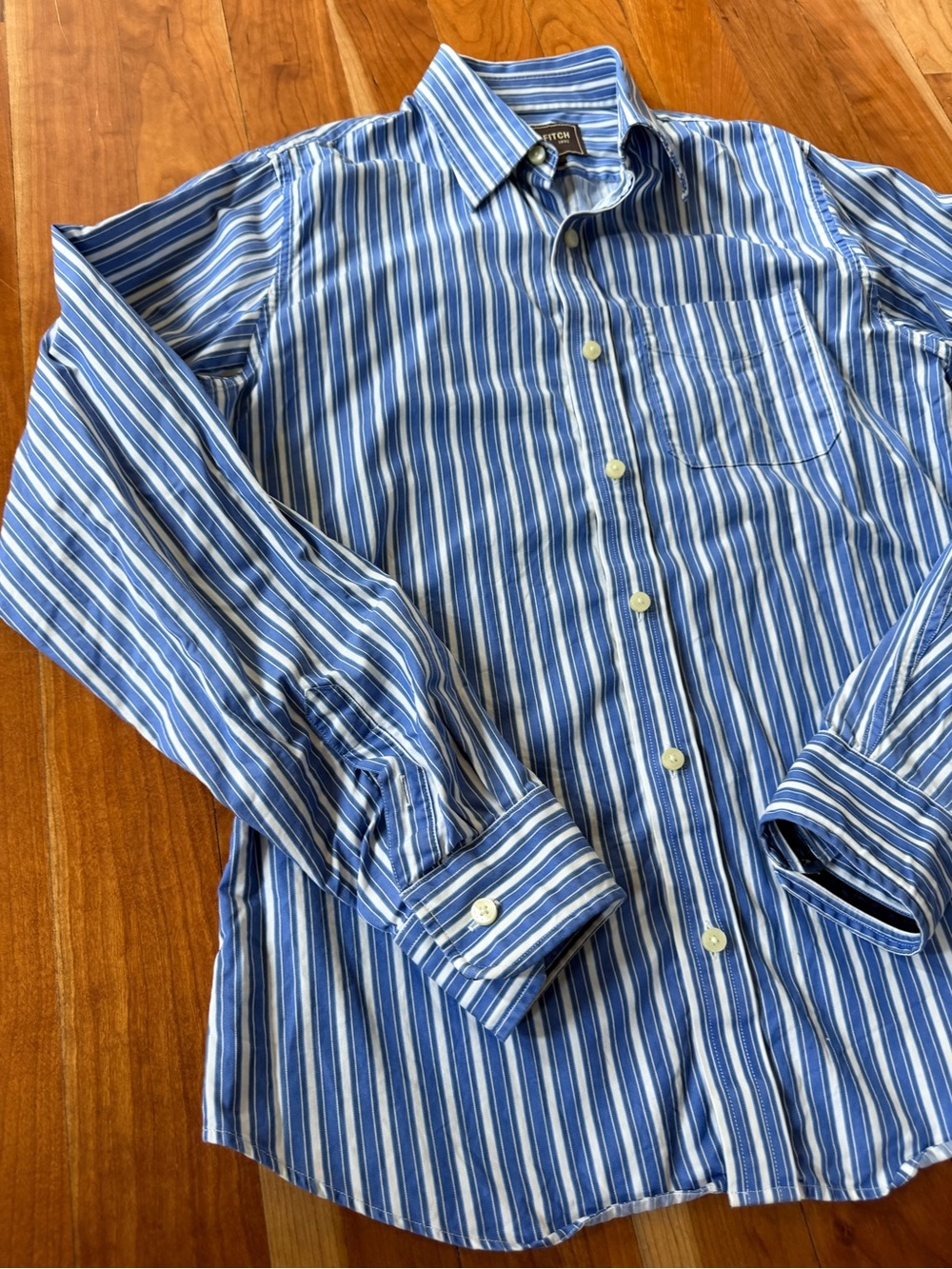 Ezra Fitch 100% cotton men’s long sleeve button down shirt size large stripes